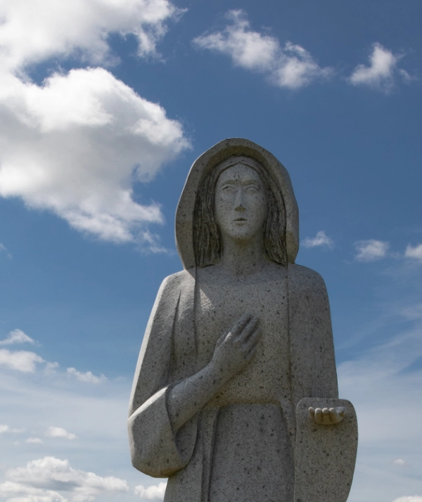 Une statue en hommage à nos ancêtres - Jean Yves Kerzulec - Constellateur à Combloux en Haute-Savoie